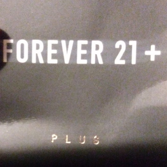 Forever 21 Black and Green Ruffled Off-the-Shoulder Blouse - Picture 5 of 5